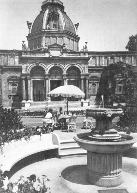 Az Ybl-f�rd� a Margitszigeten, 1930-as �vek, Vadas Ern� felv�tele, Magyar Nemzeti M�zeum T�rt�neti F�nyk�pt�ra