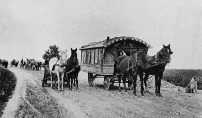 V�ndorcig�nyok �szak-Magyarorsz�gon V�g�jhely �s Csejte k�z�tt, 1914, A. W. Cutler felv�tele. Reprodukci�: National Geographic Magazin