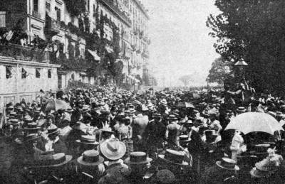 Az Erzs�bet kir�lyn� ellen elk�vetett mer�nylet h�r�nek elterjed�se Genfben. Uj Id�k, 1898. szeptember 25.