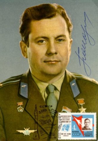 P. R. Popovics �rhaj�s 1962. augusztus 12-�n indult a Vosztok-4 fed�lzet�n 2 nap 22 �ra 22 perces �rrep�l�sre. A rep�l�s sor�n 5 km-re megk�zel�tette a Vosztok-3-at. - Ih�rosi S�ndor mag�ngy�jtem�ny�b�l