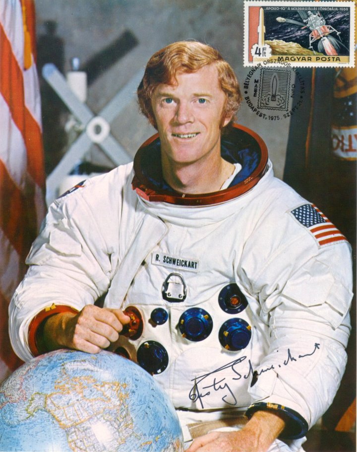 R. L. Schweickart, az Apollo-9 egyik �rpil�t�ja. - Ih�rosi S�ndor mag�ngy�jtem�ny�b�l