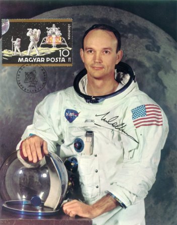 M. Collins az Apollo-11 holdexped�ci�ban az anya �rhaj� pil�t�ja volt. T�rsai holdra sz�ll�sakor Hold k�r�li parkol�p�ly�n keringett. - Ih�rosi S�ndor mag�ngy�jtem�ny�b�l