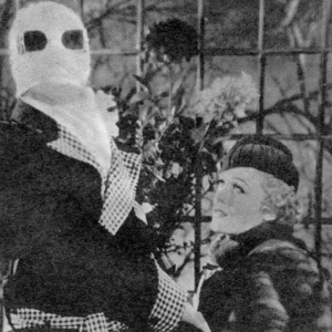 H. G. Wells ,,A l�thatatlan ember'' cim� reg�ny�nek 1933-as filmv�ltozat�ban a cimszerepl� (Claude Rains) �gy v�lt id�nk�nt l�that�v�. (Forr�s: Kuczka P�ter: Fantomok, szuperh�s�k, �rhaj�sok = Film, Sz�nh�z, Muzsika, 1960, 24. o.)