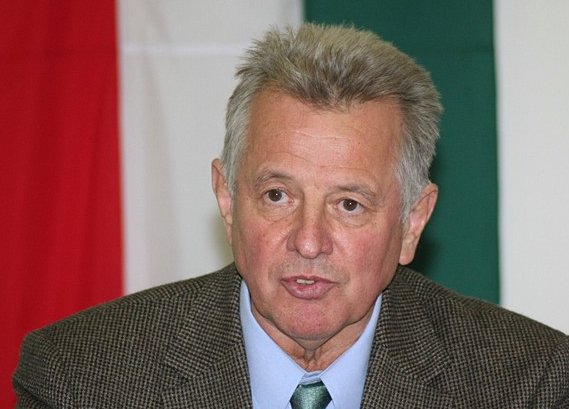 A Fidesz könnyítené az államfő lemondását