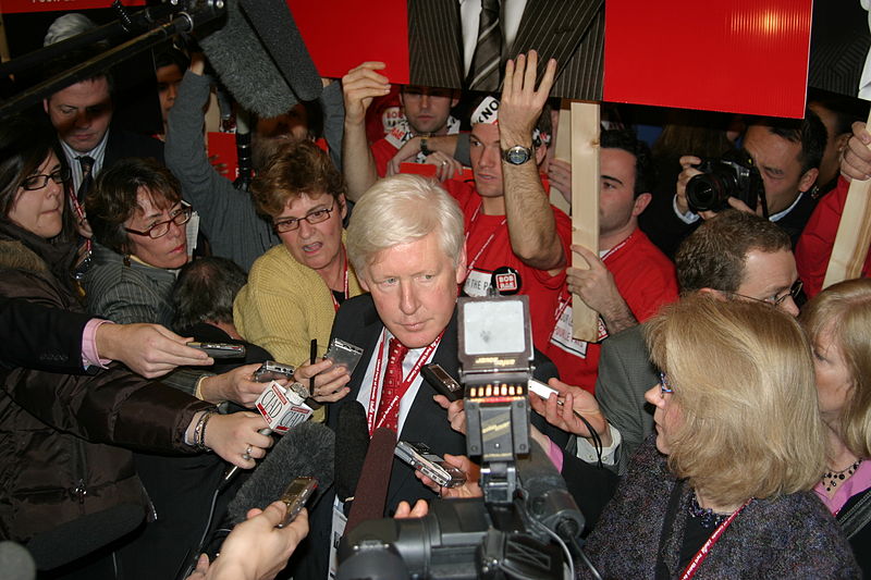 Megrázta a liberálisokat Bob Rae bejelentése, hogy nem indul a pártelnökségért
