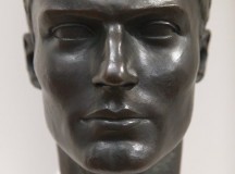 Claus Schenk Graf von Stauffenberg mellszobra.