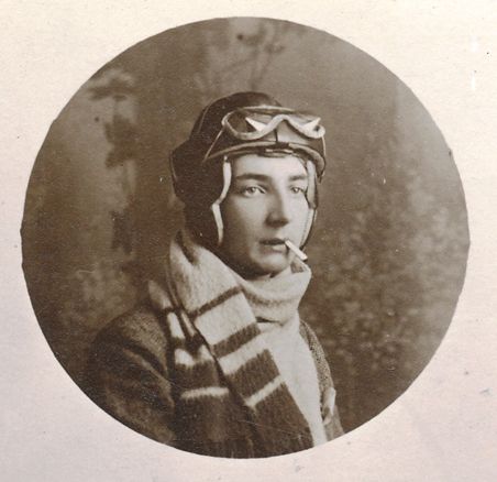 Alm�sy L�szl� pil�tasapk�ban 1912-ben
