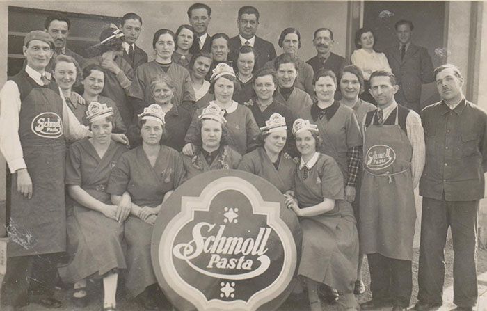 A pozsonyi Schmoll-gy�r dolgoz�i